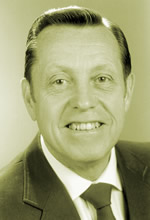 Glenn Sample was the last continuous member to serve on the LaRosa's Hall of Fame Committee � a position he enjoyed for 34 years. He was a Hall of Fame inductee himself (1981) and never failed to attend the Hall of Fame Banquet ceremony each year.